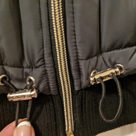 Calvin Klein Performance vest black with pockets and faux fur collar - Picture 4 of 8